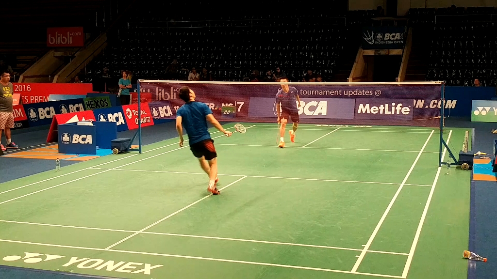 日本羽毛球队险胜印尼羽毛球队,李宗伟三分雨点燃全场 日本羽毛球队险胜印尼羽毛球队,李宗伟三分雨点燃全场