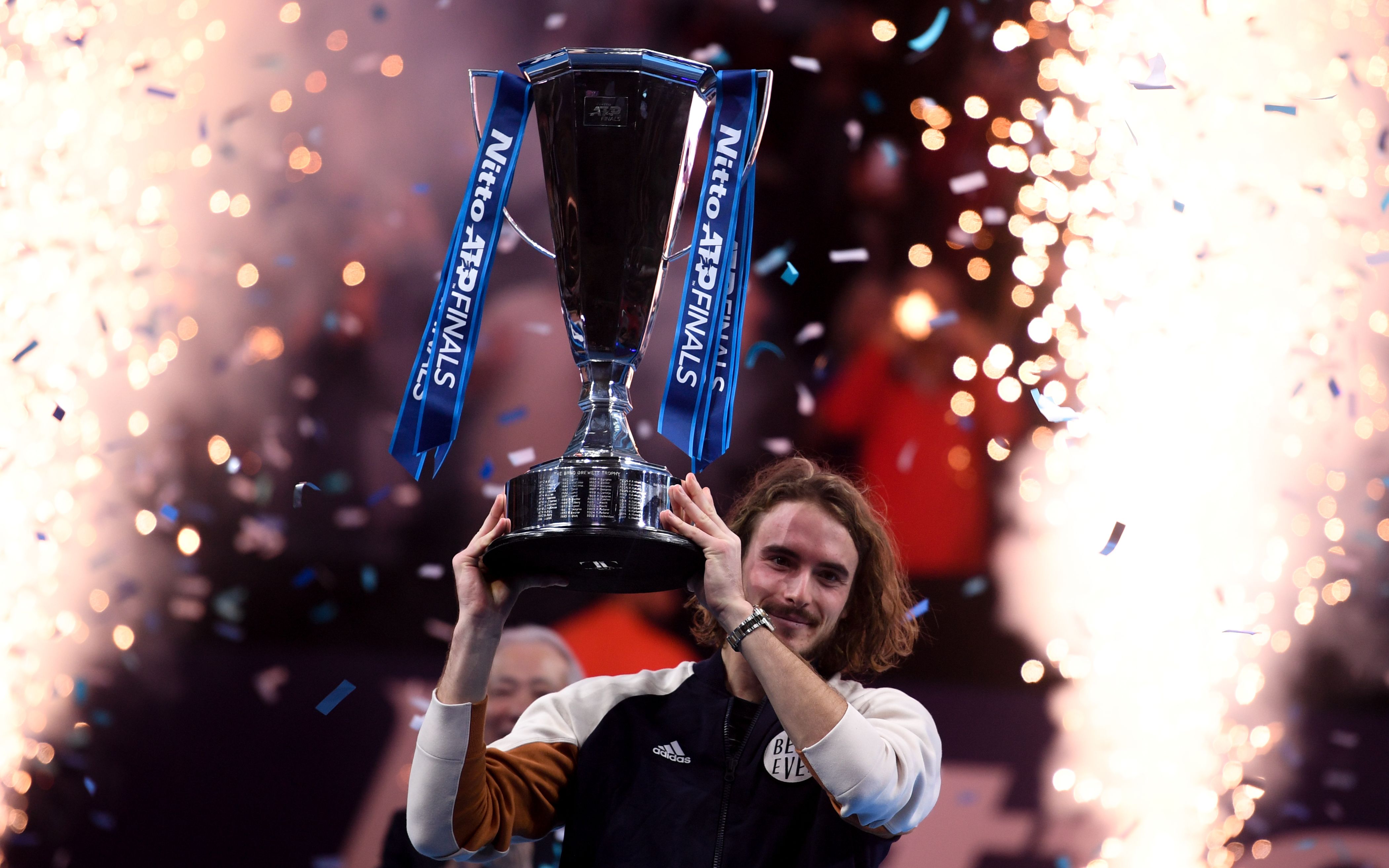 英国网球队血洗世界网球队，西西帕斯统治全场的简单介绍