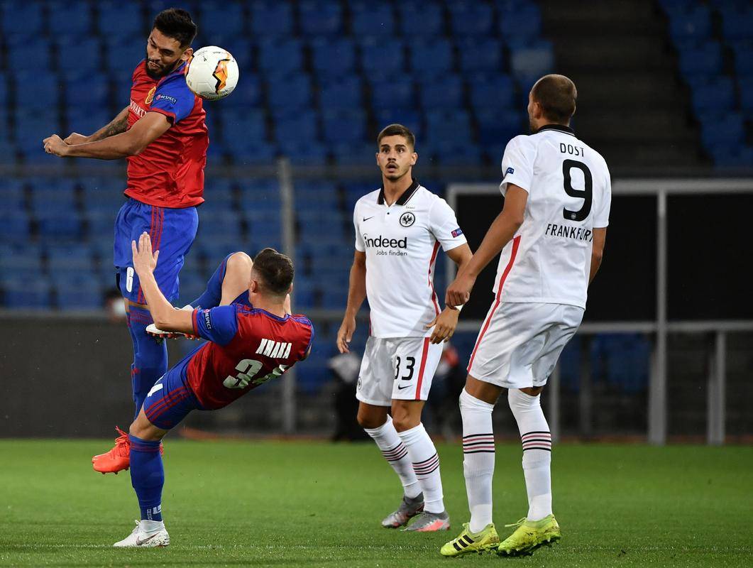 巴塞尔主场大捷晋级欧洲比赛半决 巴塞尔主场大捷晋级欧洲比赛半决