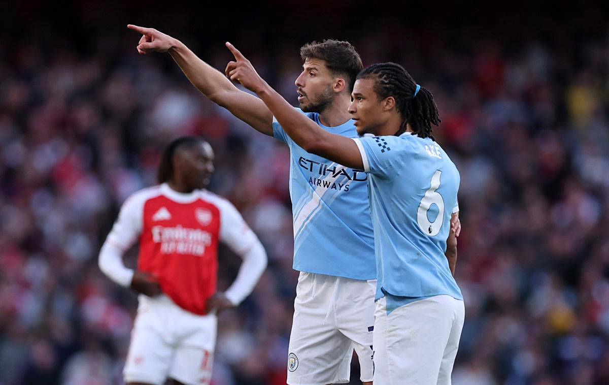 包含曼城球员家庭影响比赛，状态受到挑战的词条