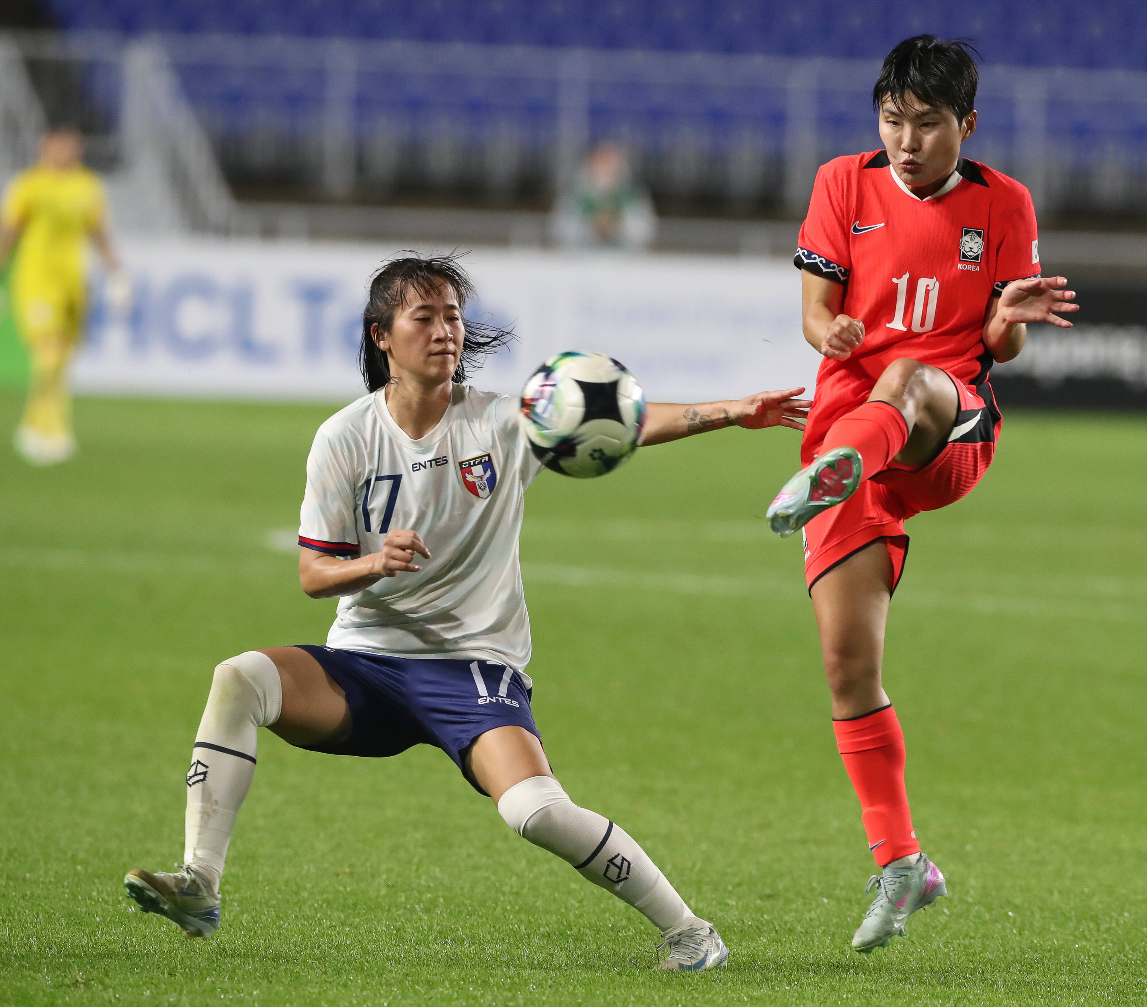 关于国际足球赛事中，女队展现实力，势不可挡，夺魁！的信息