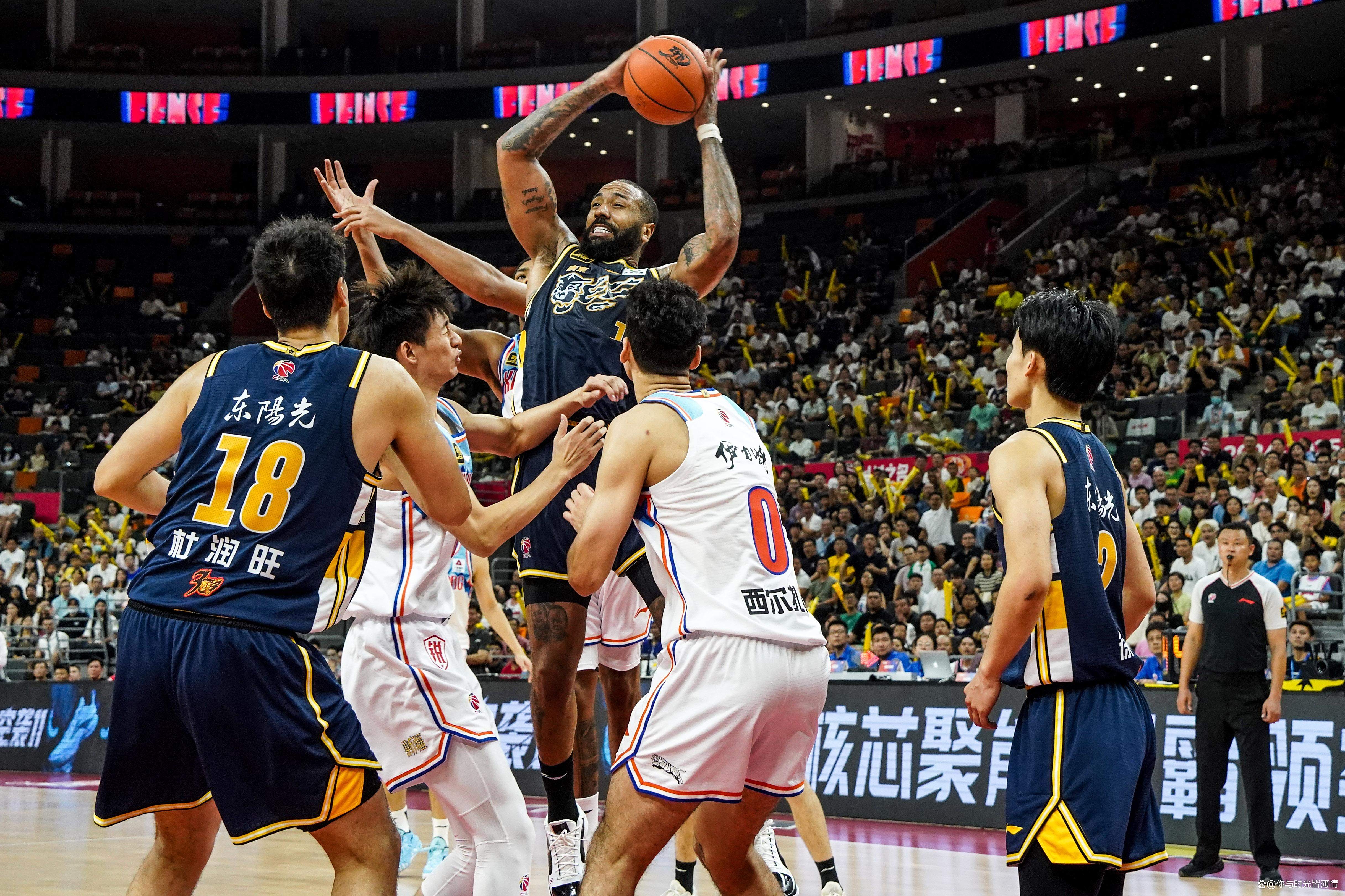 球队精神风貌鼓舞球迷，引领球队向胜利前进的简单介绍