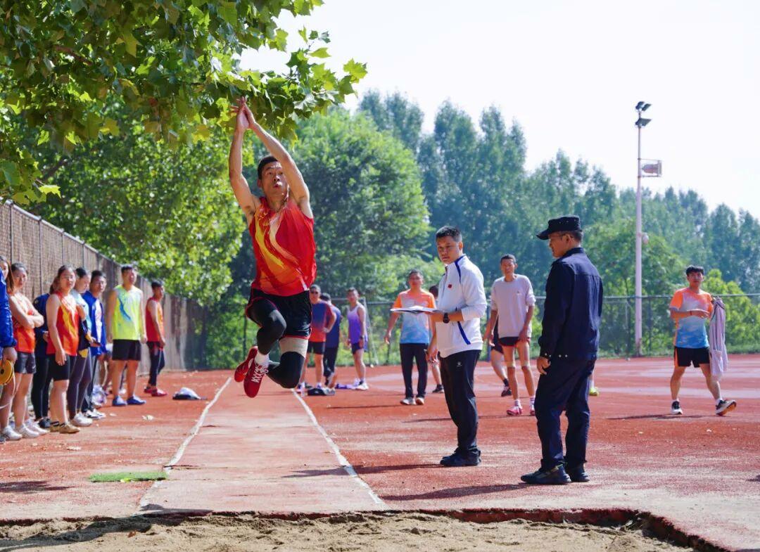 运动健儿实力抗争，赛场激烈的简单介绍