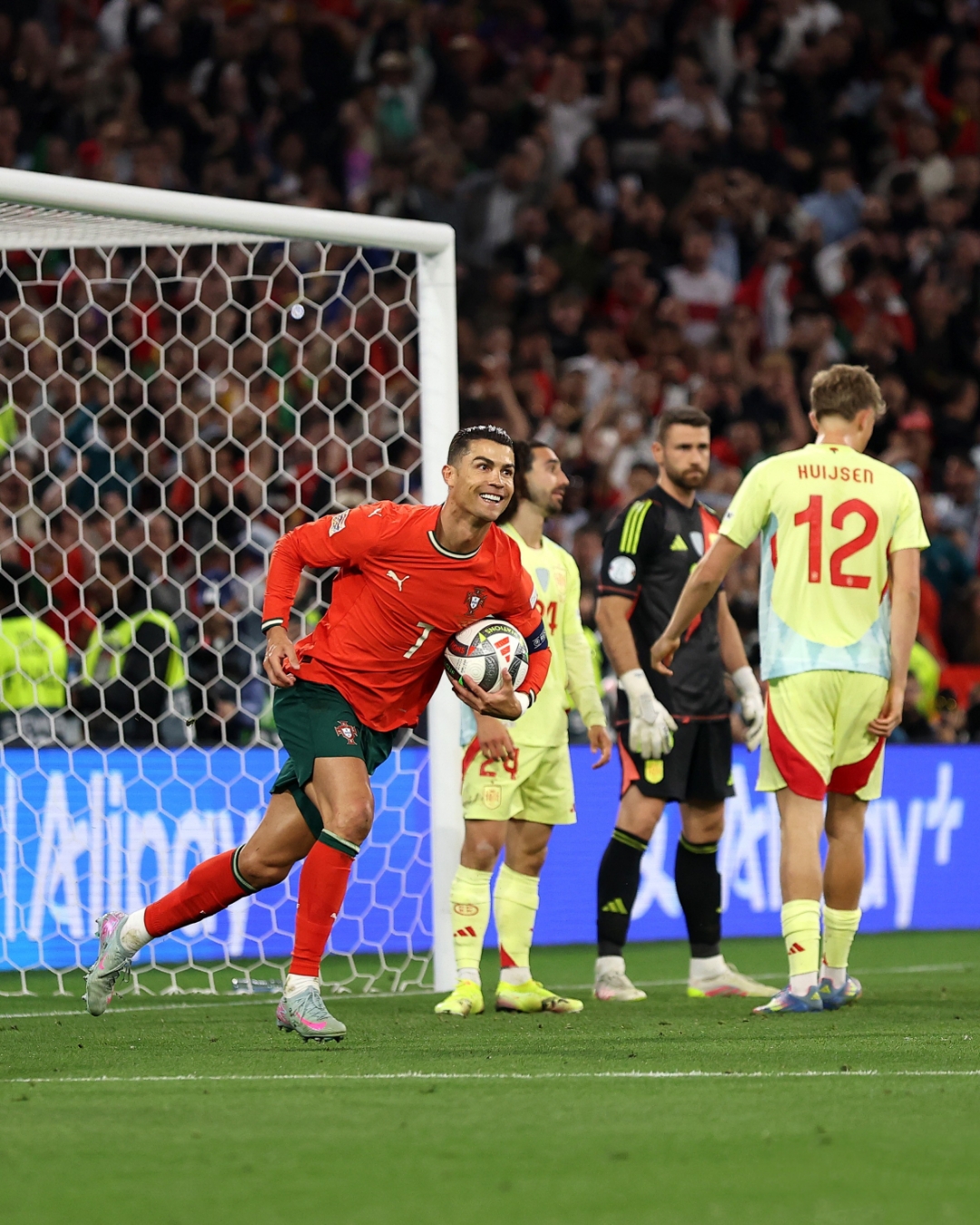 西班牙队横扫对手，成功晋级的简单介绍