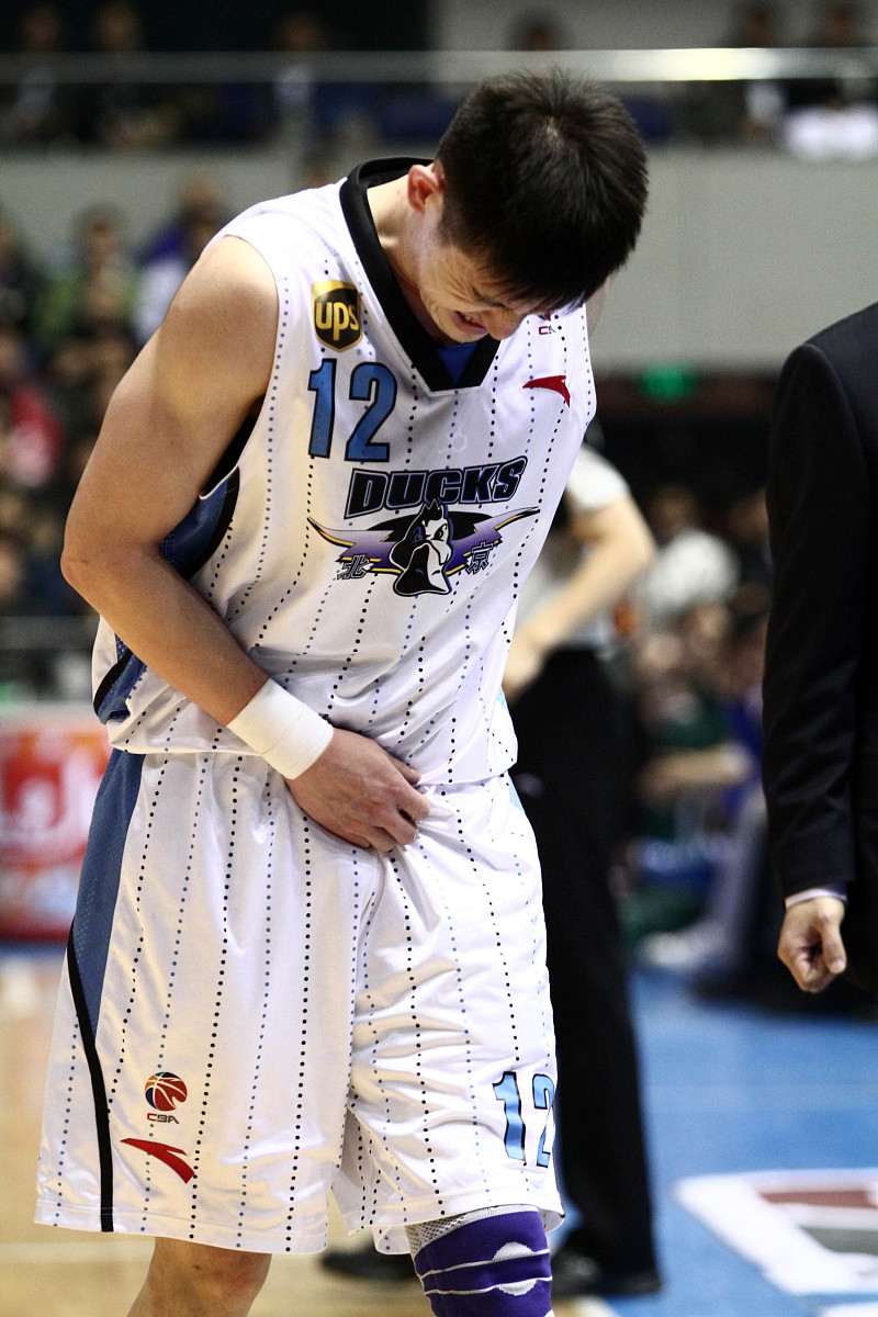 关于山东队队员受伤，情况不乐观的信息