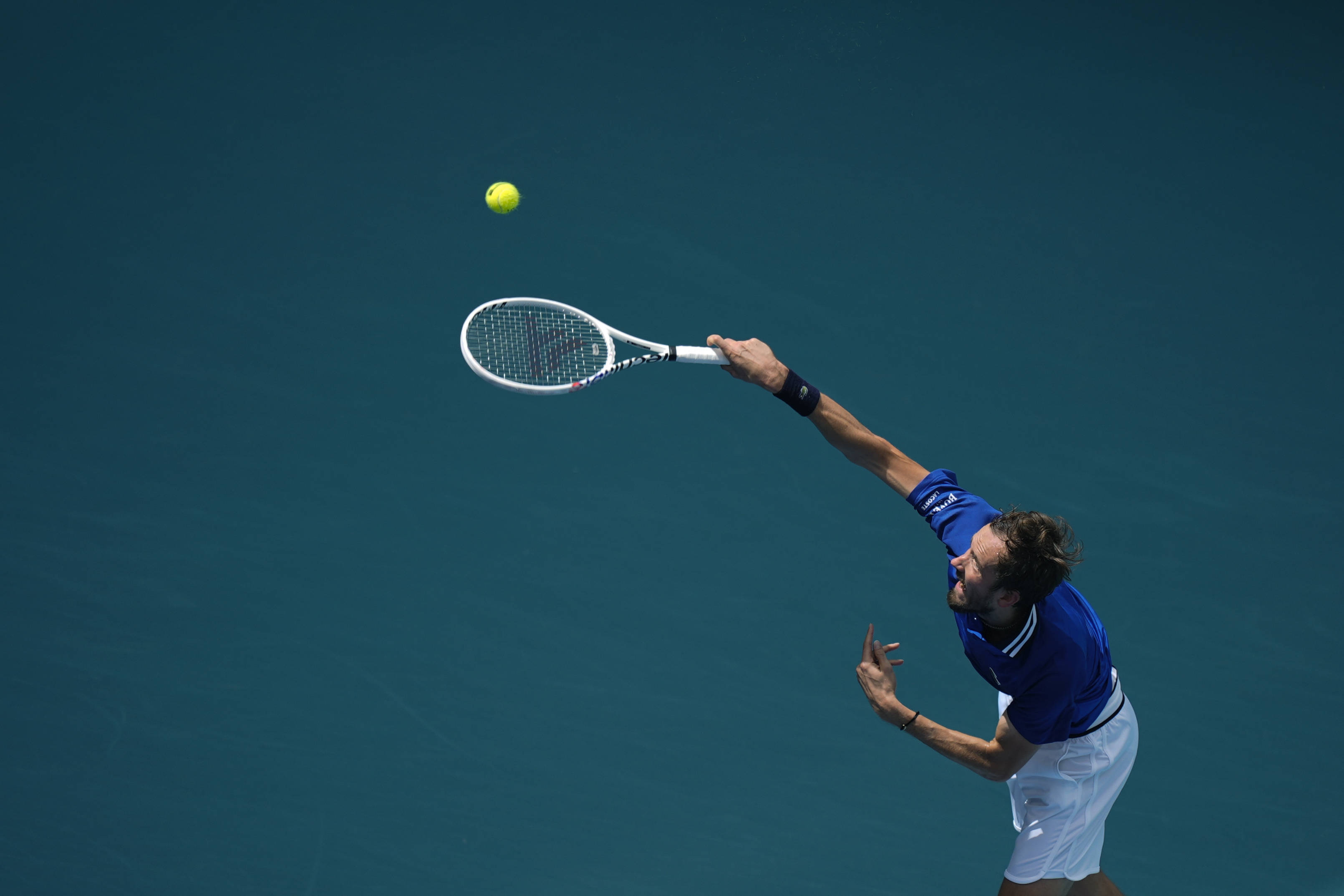 包含意大利网球队险胜美国网球队，梅德韦杰夫统治全场的词条