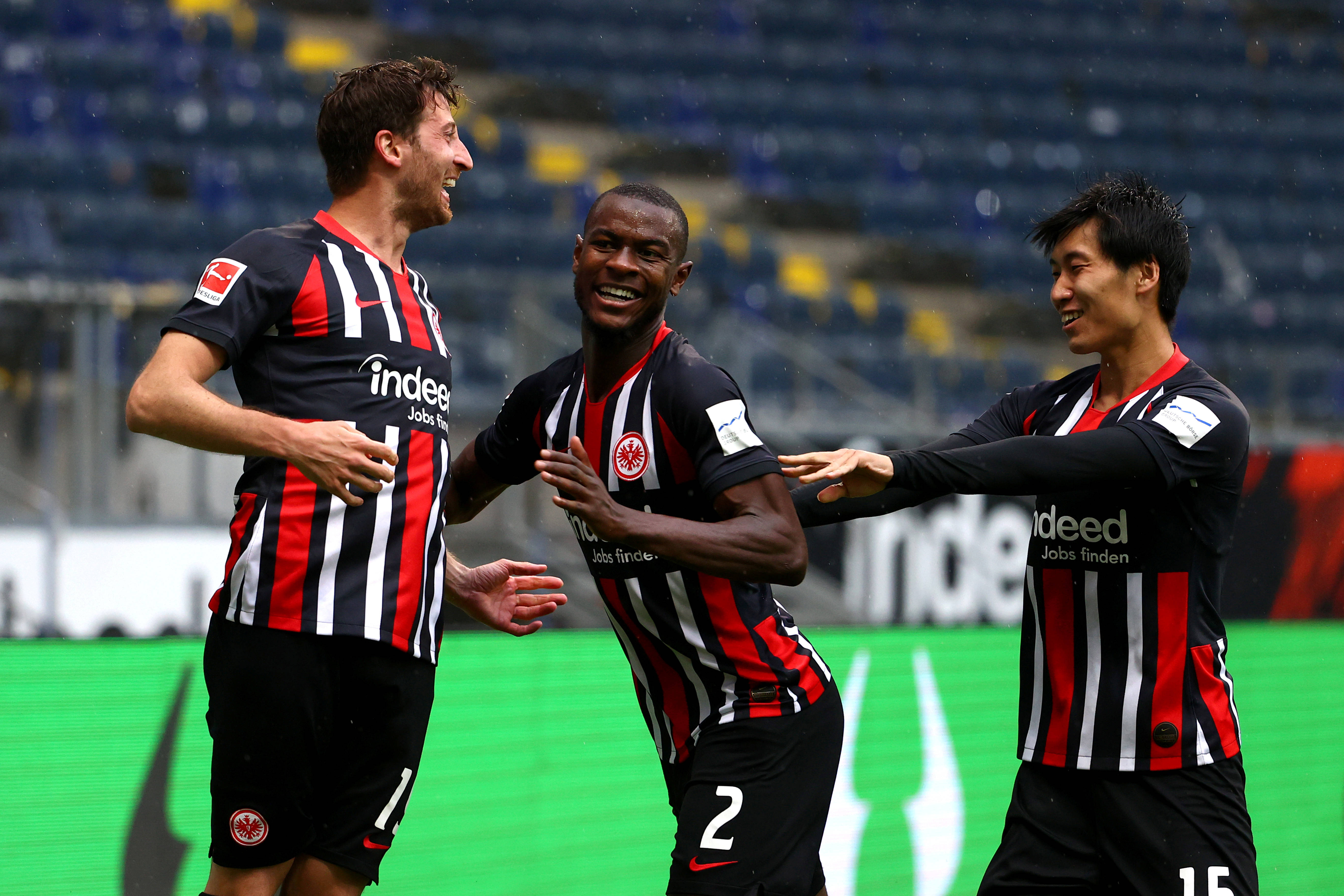 包含巴黎险胜法国，福登状态火热的词条