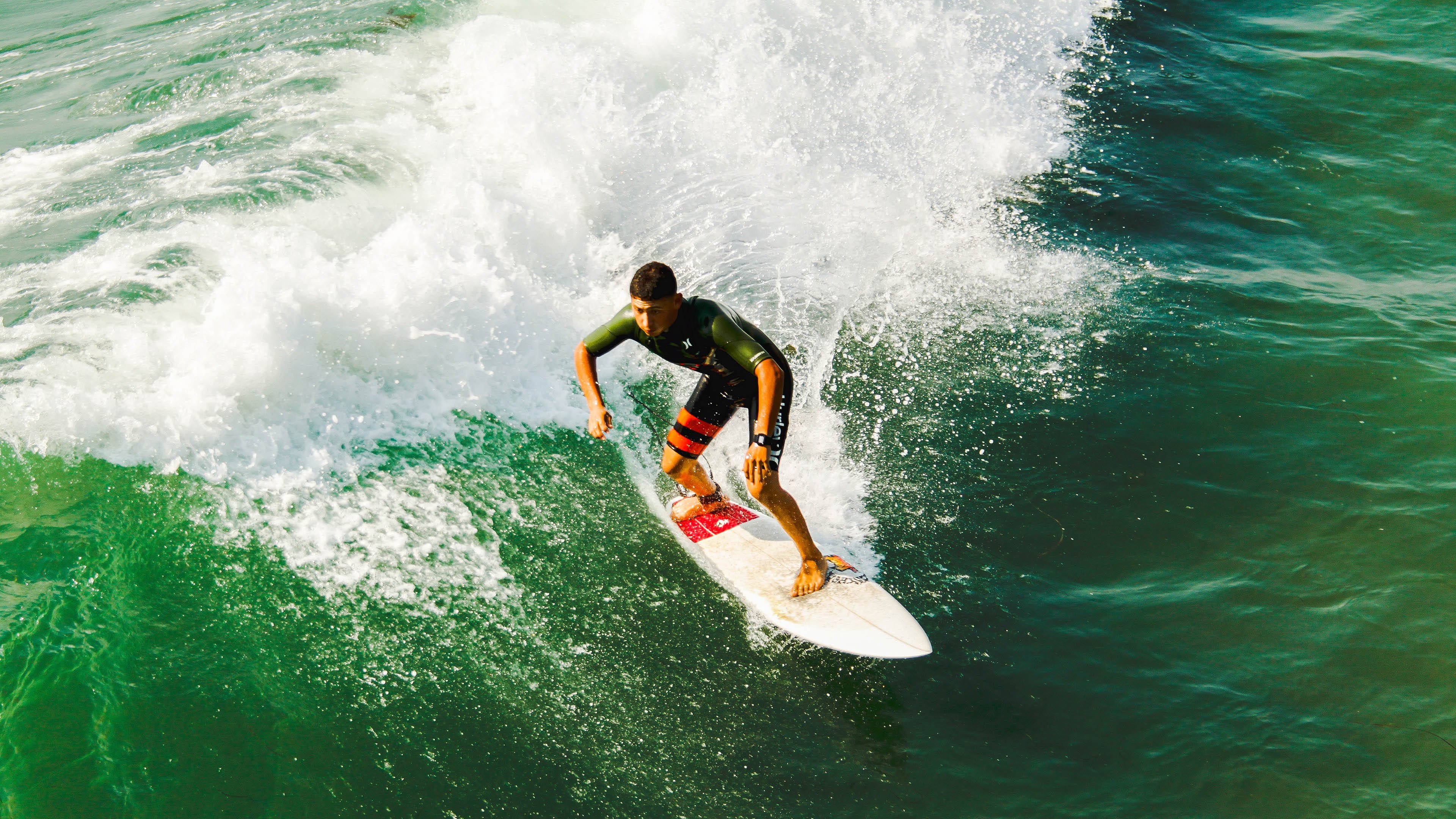 布雷默的统治之夜，当F1新赛季揭幕战在起跑线就已写下结局