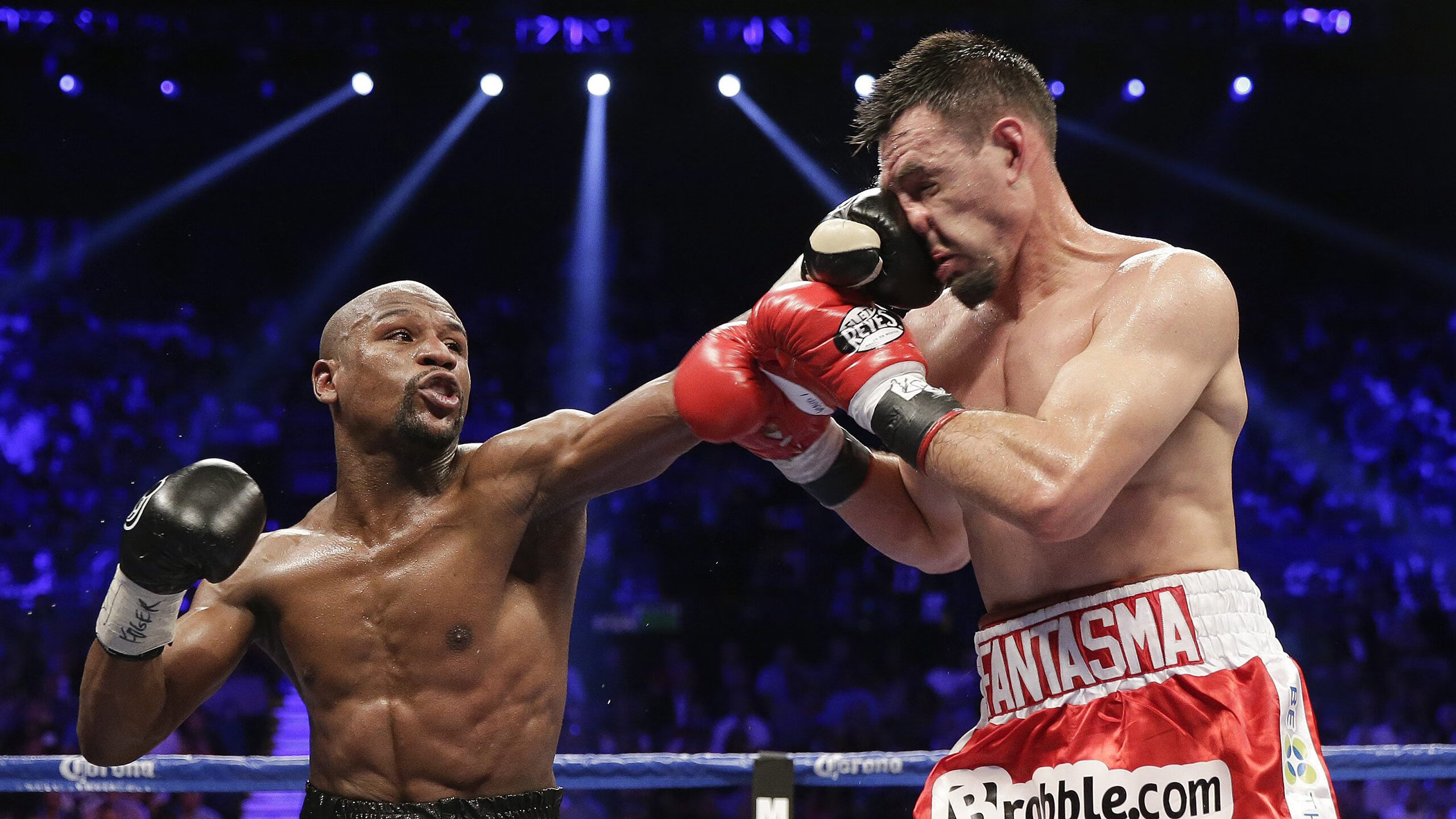 赛道与球场，当F1争冠焦点战遇上秘鲁速胜南非